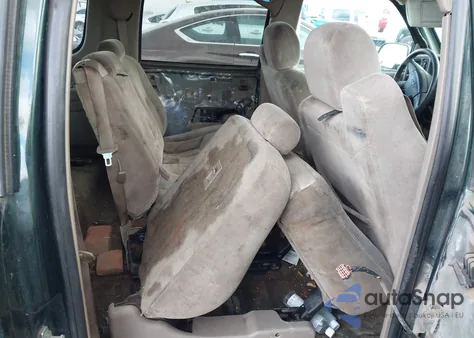 2004 Chevrolet Suburban 1500 Ls из США, поврежденный, VIN 3GNFK16Z64G266907